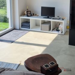 perłowy piasek medium - mikrocement_podloga_05a_wm.jpg